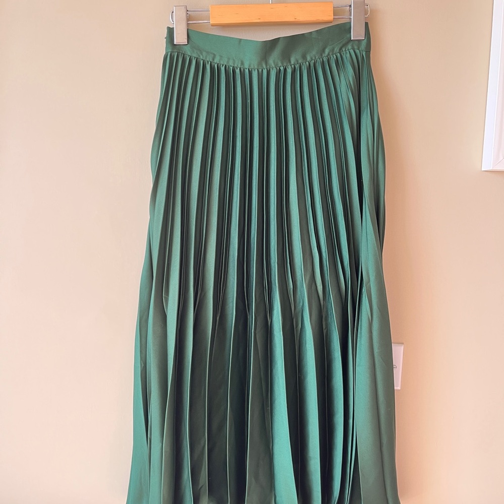 Elegant Green Pleated Skirt